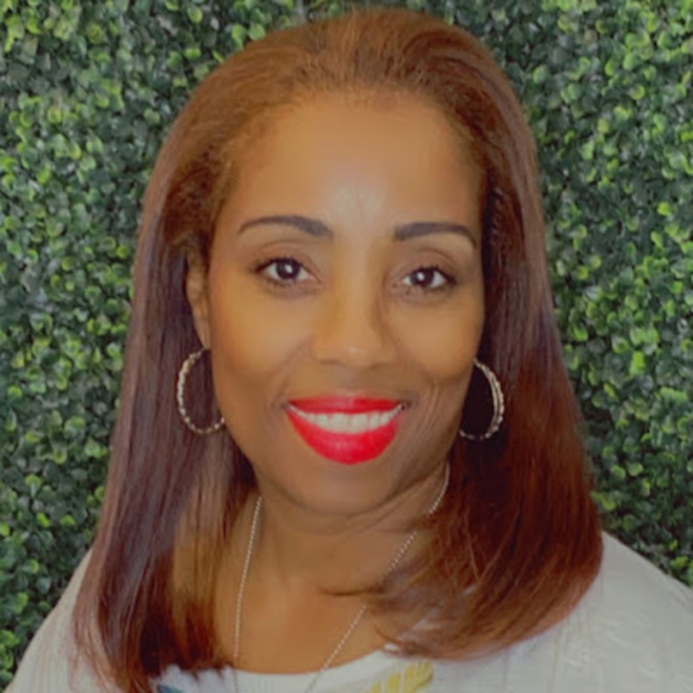 Meet your Posher, Leona